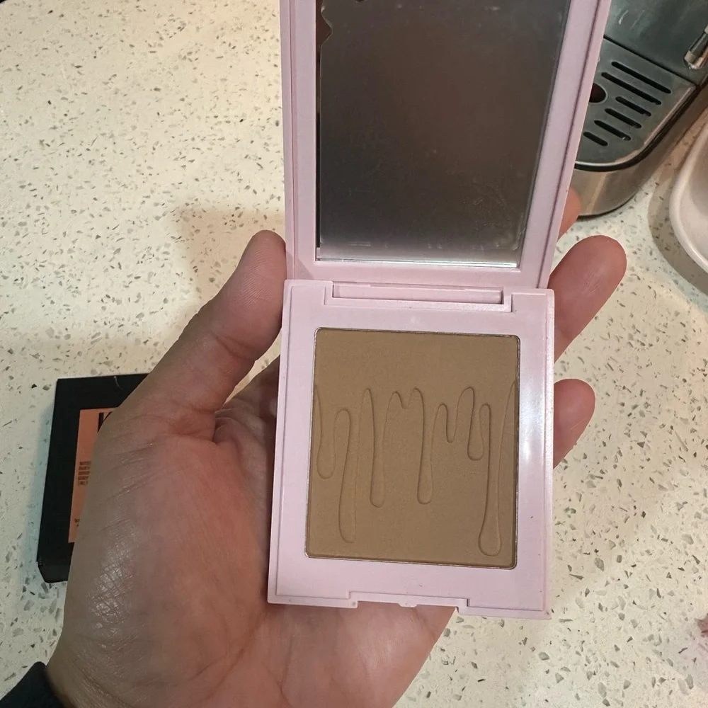 Kylie Cosmetics BRONZE Almond Color NEW IN BOX
